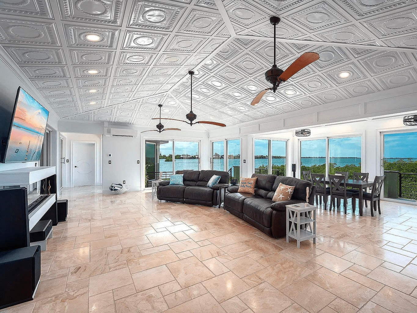 Living room with a Circular Heritage 24-inch tin ceiling